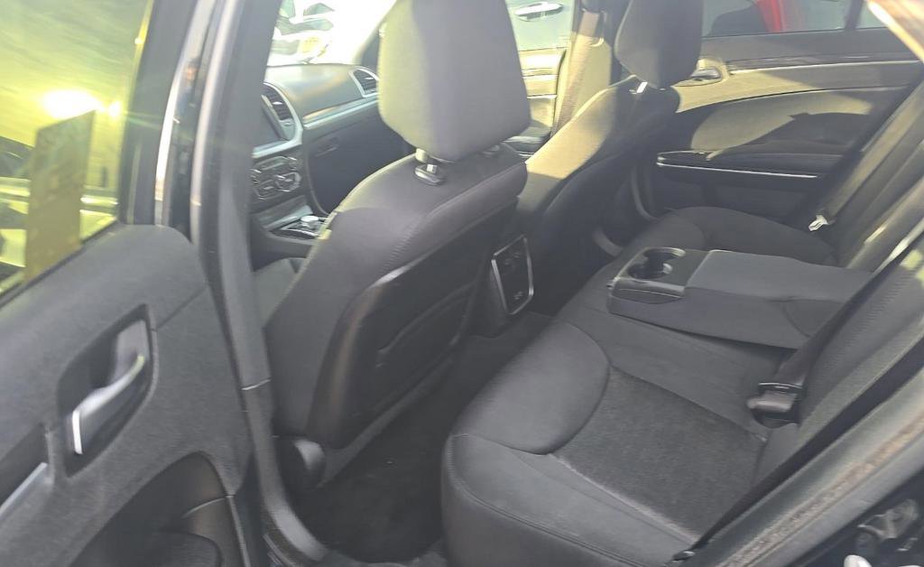 Used 2019 Chrysler 300 Touring w/ Sport Appearance Package RWD image 16