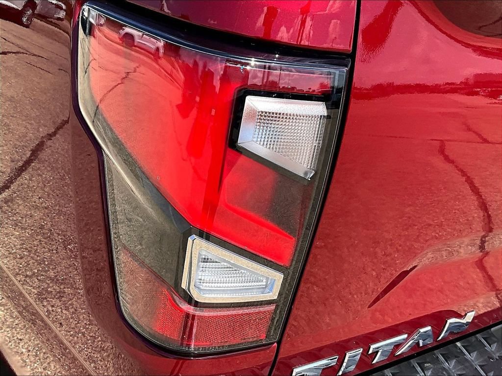 Used 2021 Nissan Titan SL w/ Moonroof Package AWD/4WD image 26
