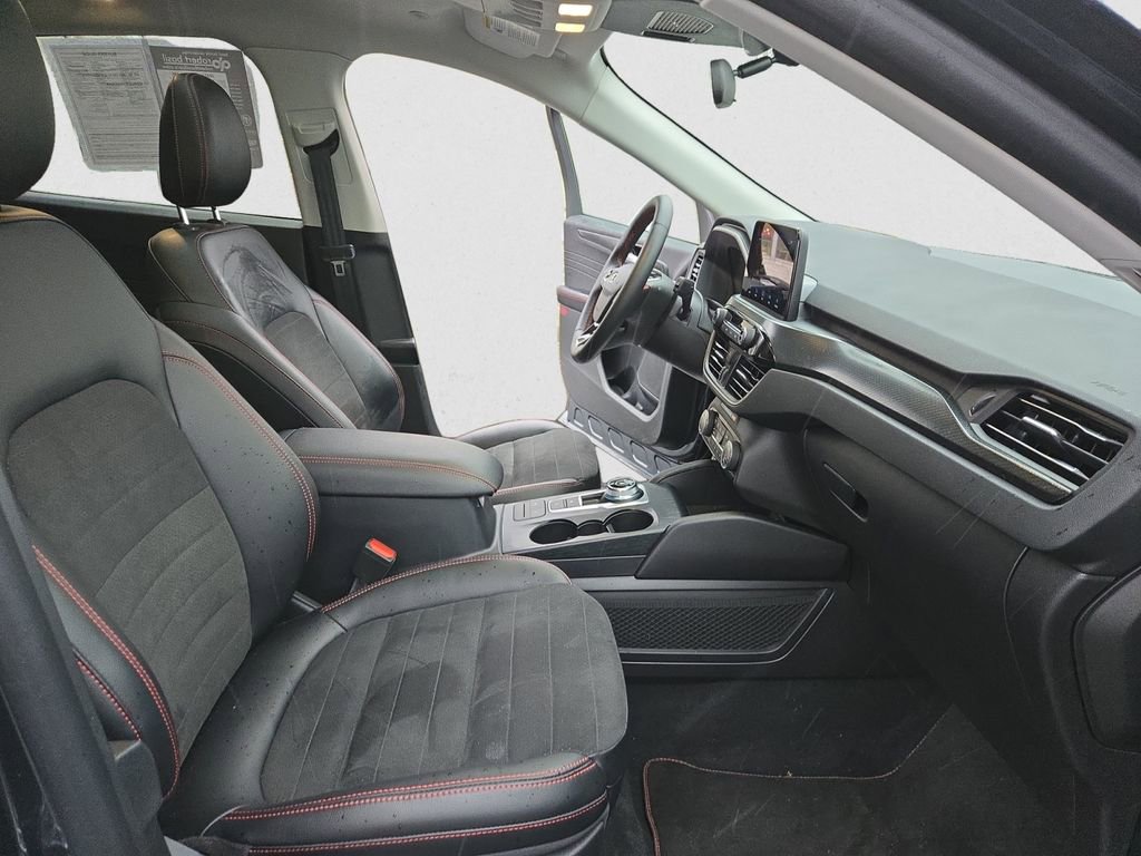 Used 2022 Ford Escape SEL w/ SEL Stealth AWD Package image 17
