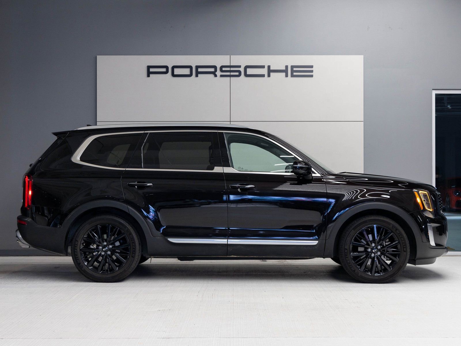 Used 2020 Kia Telluride SX w/ SX Prestige Package image 8