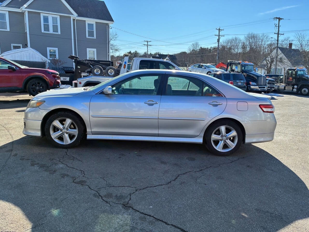 Used 2011 Toyota Camry SE w/ SE Extra-Value Pkg #1 FWD image 4