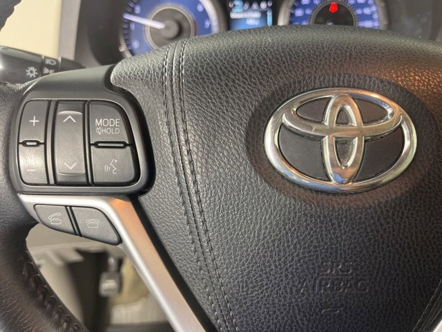Used 2015 Toyota Sienna XLE image 9