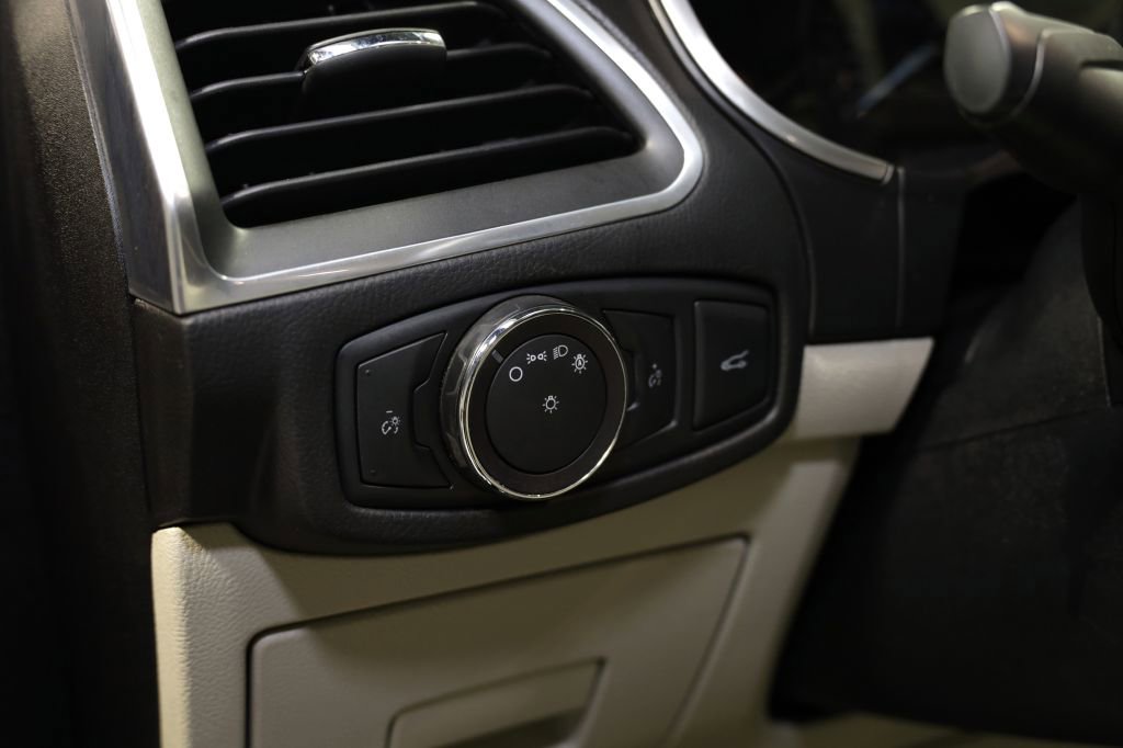 Used 2017 Ford Edge Titanium w/ Technology Package image 22