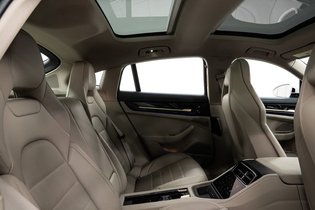 Used 2024 Porsche Panamera 4 image 36