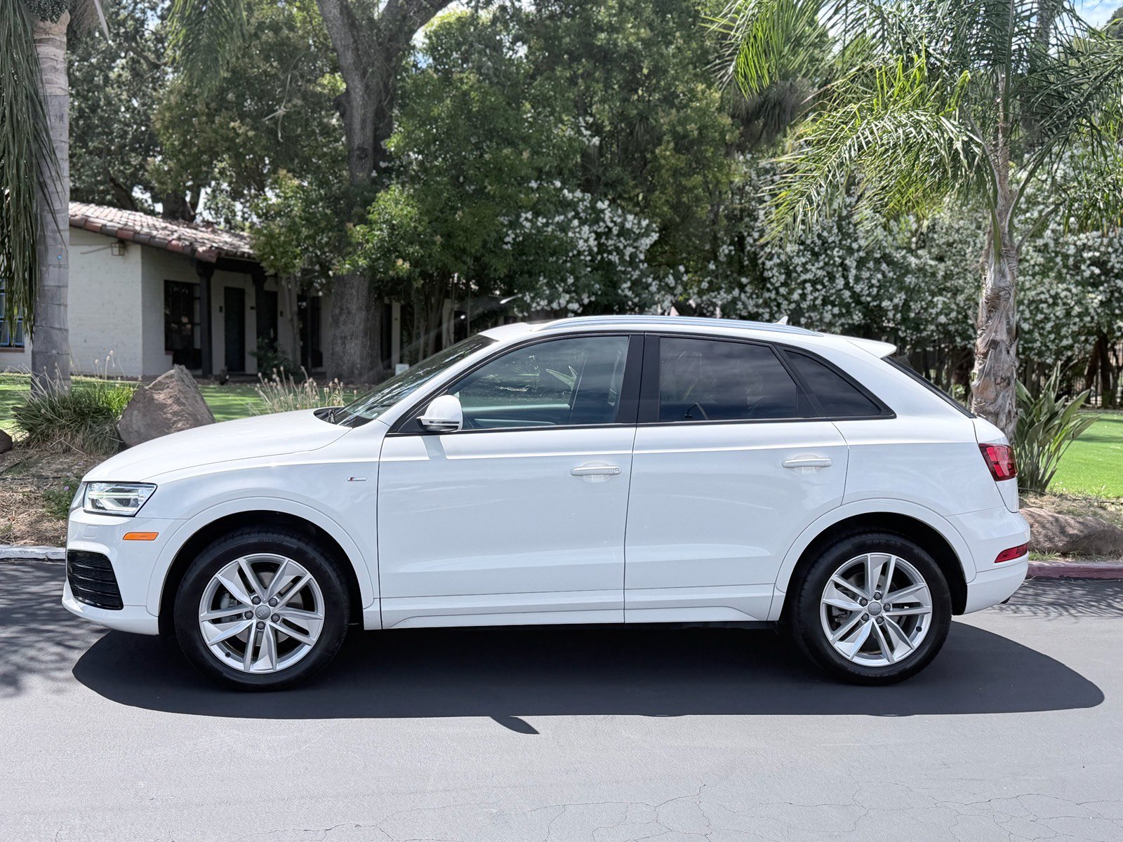 Used 2018 Audi Q3 2.0T Premium w/ Convenience Package FWD image 2