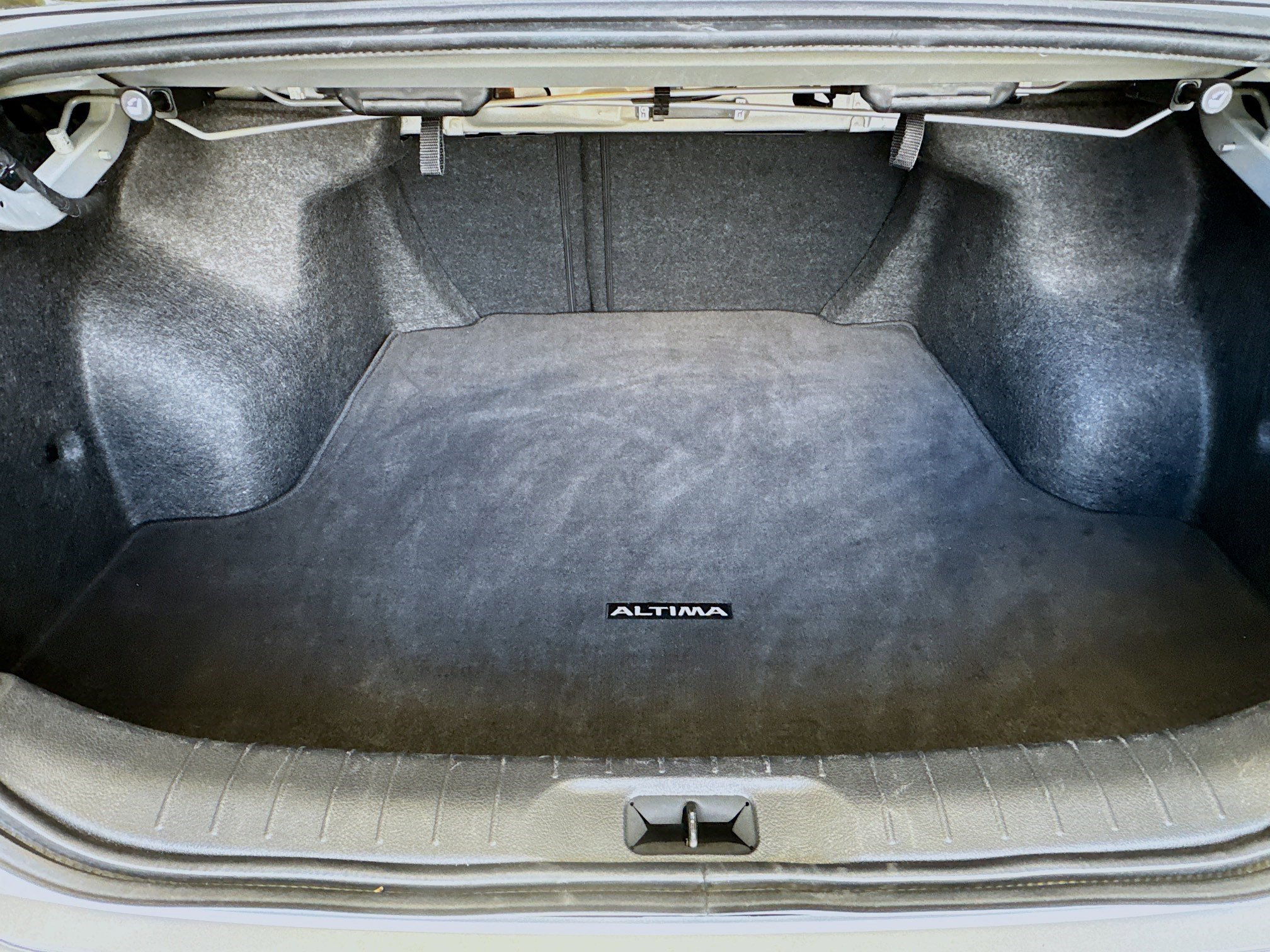 Used 2025 Nissan Altima 2.5 SV image 15