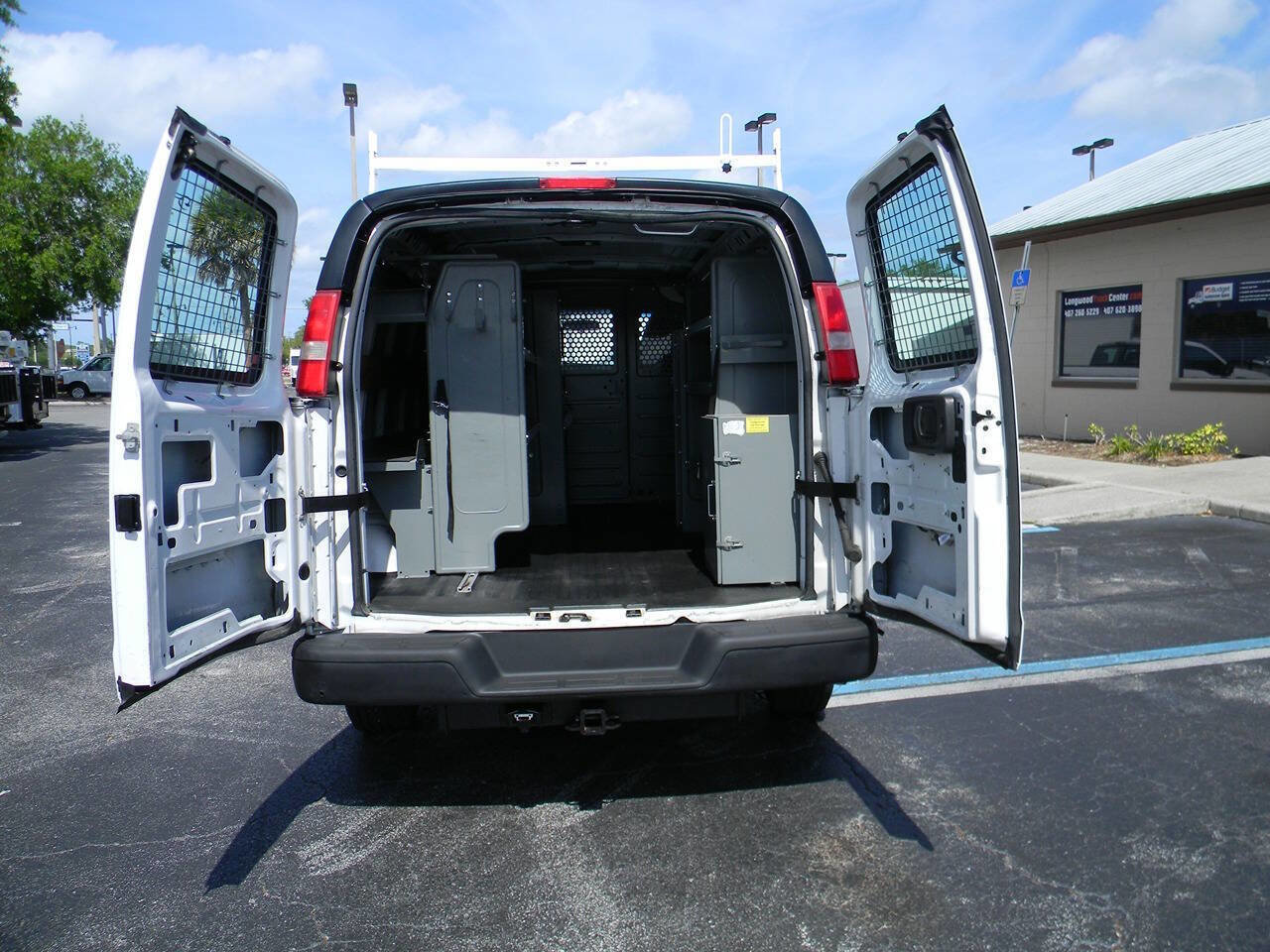 Used 2015 Chevrolet Express 2500 image 8