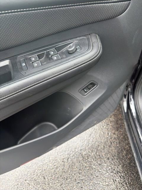 Used 2024 Volkswagen Atlas Cross Sport SE image 10