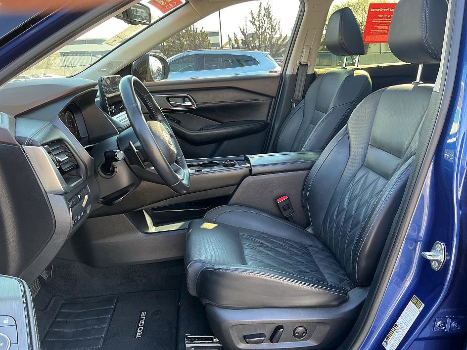 Used 2023 Nissan Rogue Platinum image 12