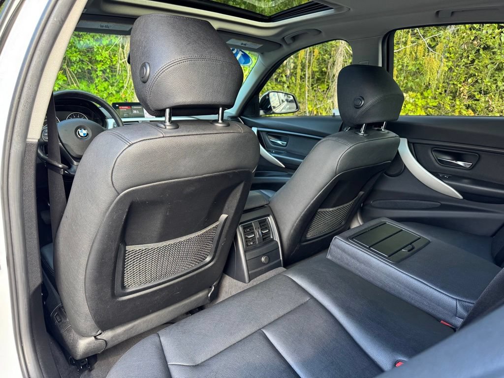 Used 2018 BMW 320i xDrive Sedan w/ Premium Package AWD/4WD image 15