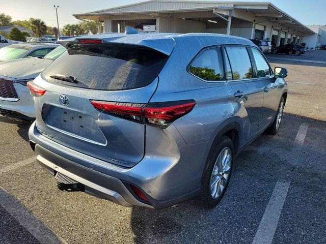 Used 2022 Toyota Highlander Limited image 4