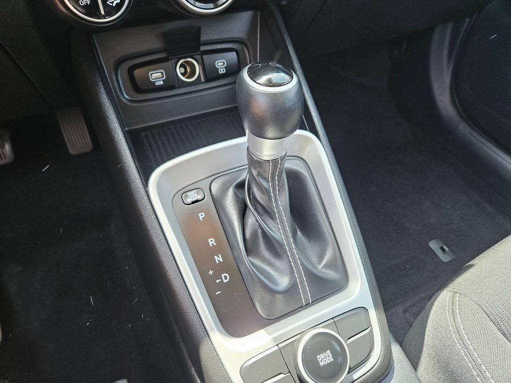 Used 2025 Hyundai Venue SEL FWD image 28