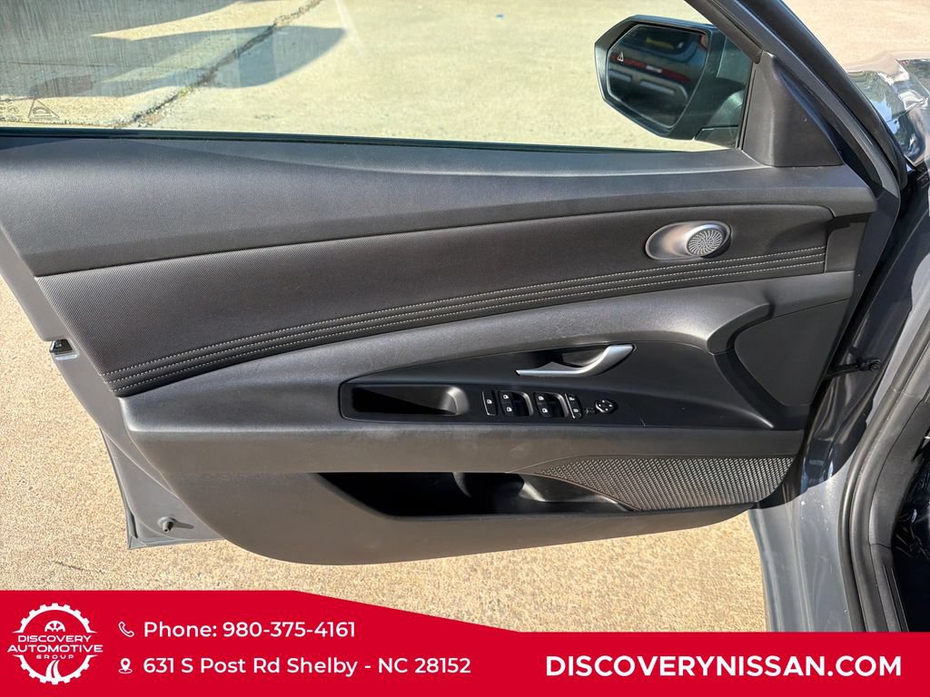 Used 2025 Hyundai Elantra SEL FWD image 10