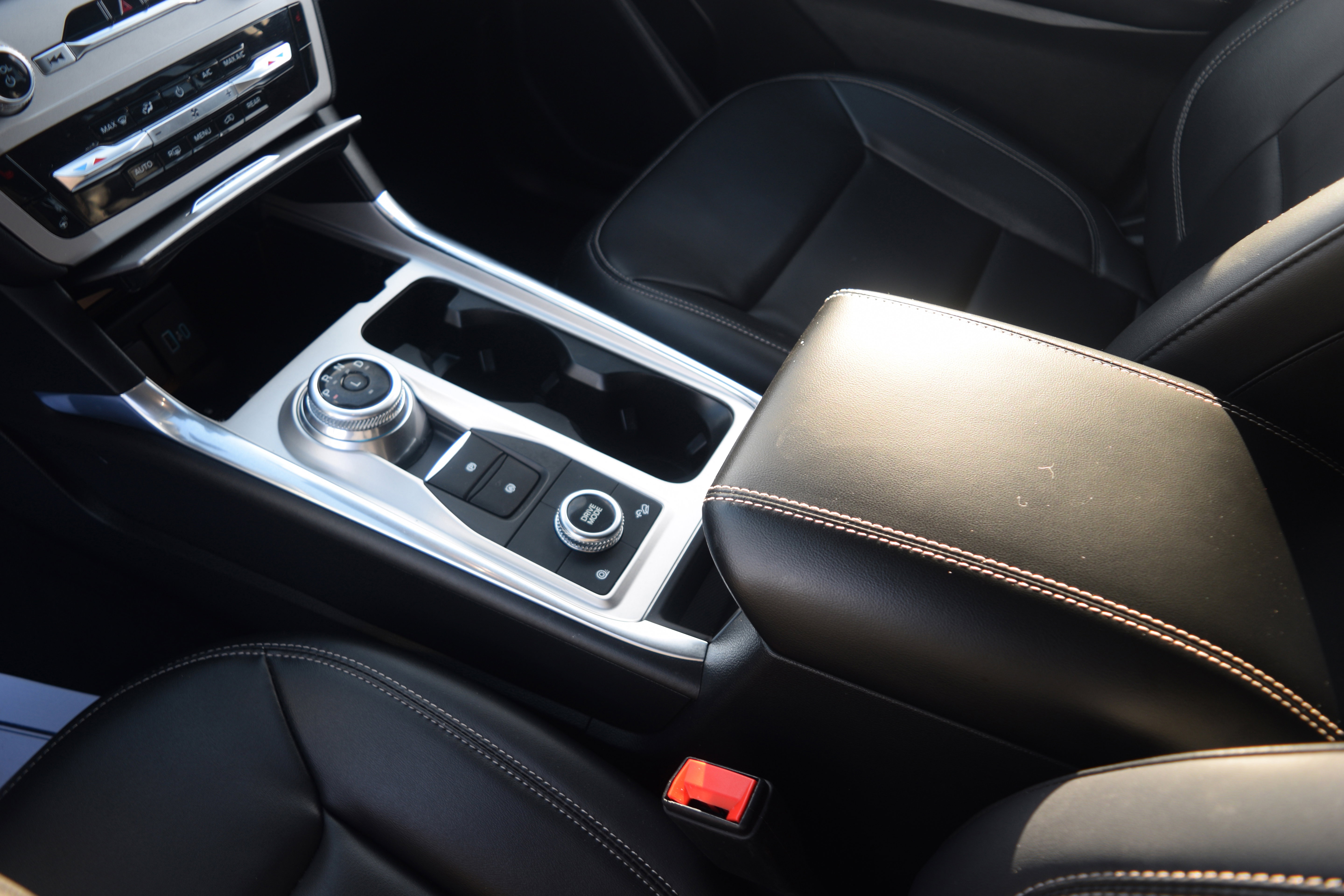 Used 2023 Ford Explorer XLT w/ Equipment Group 202A image 13