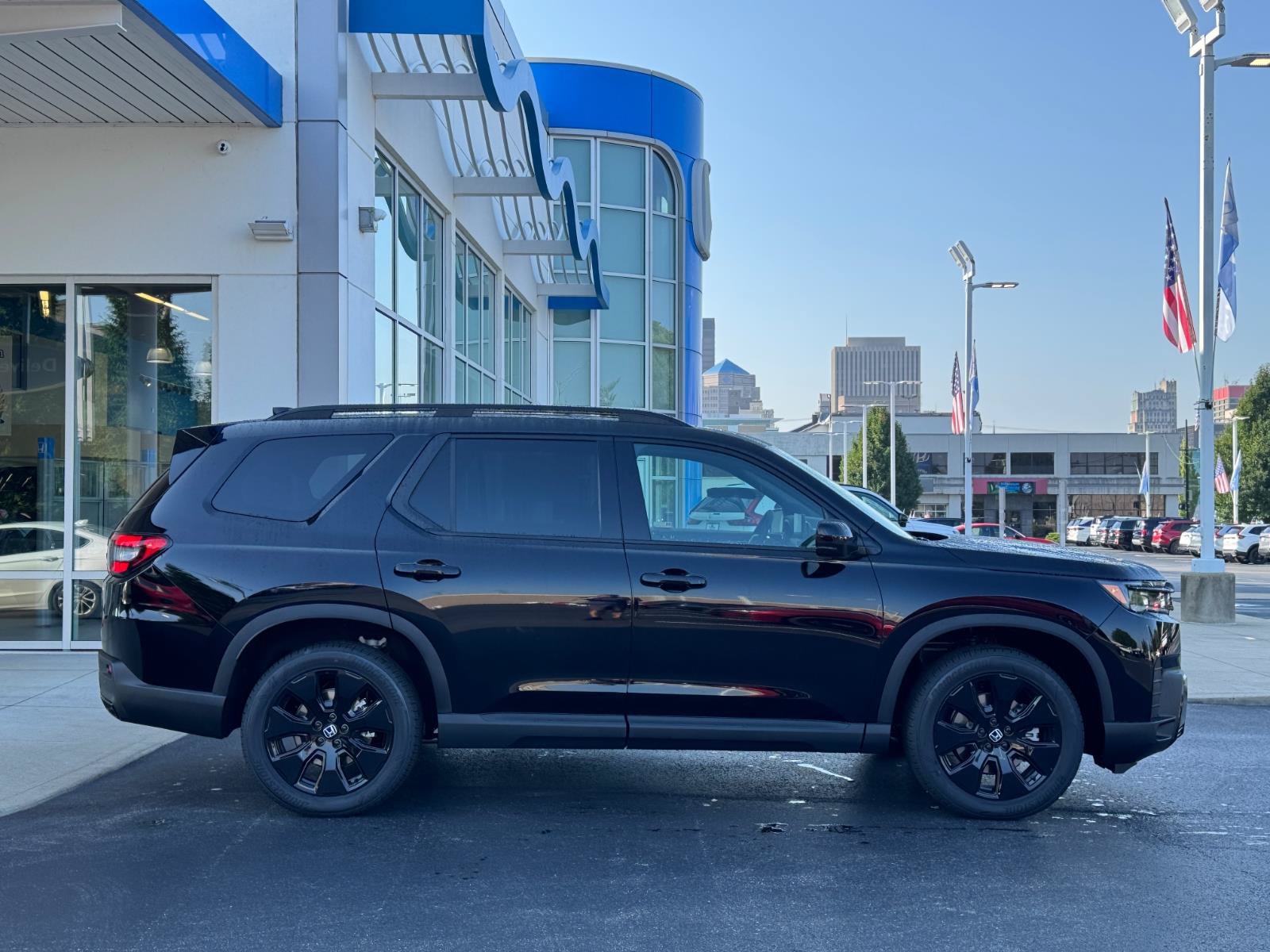 New 2026 Honda Pilot Black Edition image 2