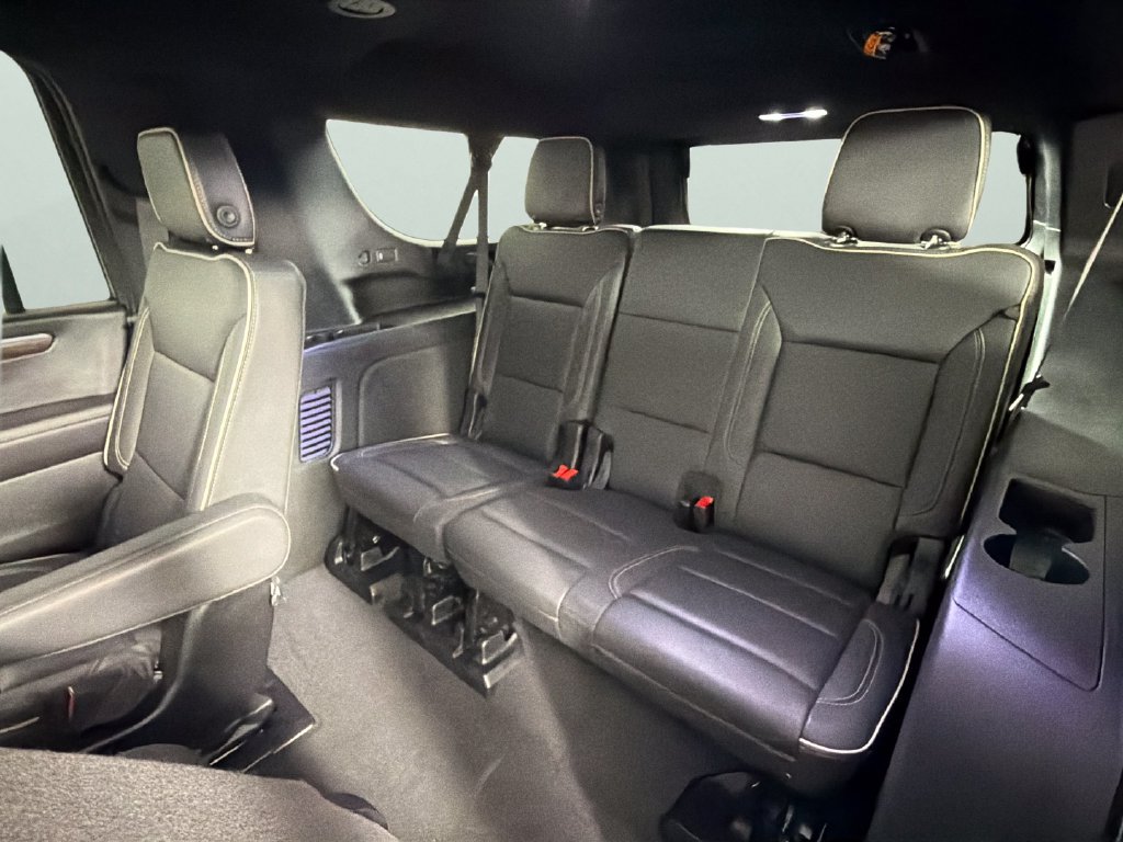 Used 2026 Chevrolet Suburban Premier AWD/4WD image 30