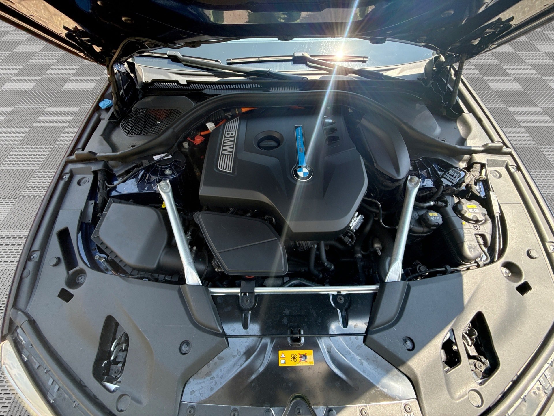 Used 2019 BMW 530e xDrive w/ Premium Package AWD/4WD image 18