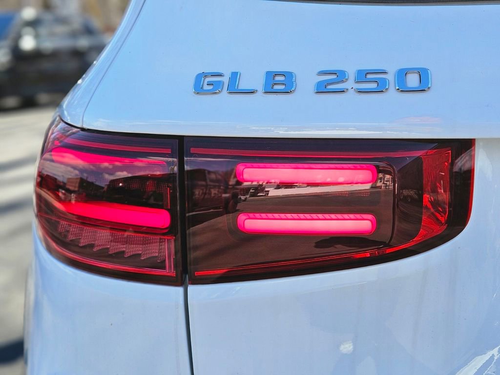 New 2026 Mercedes-Benz GLB 250 4MATIC image 9