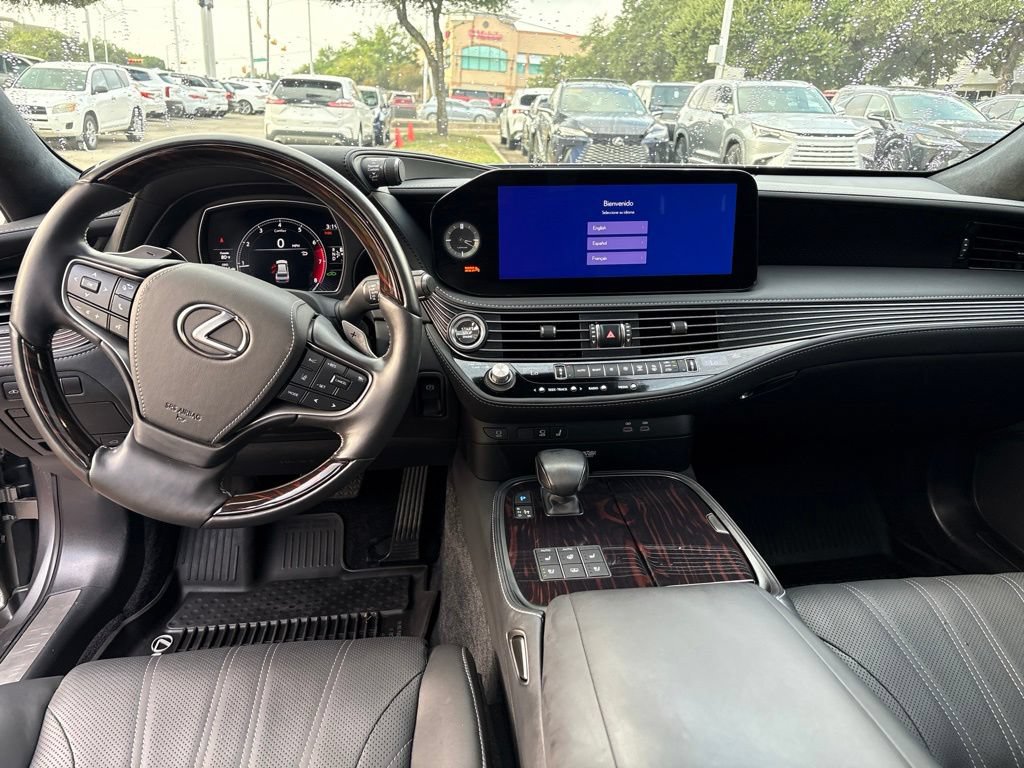 Used 2023 Lexus LS 500 w/ Luxury Package RWD image 17