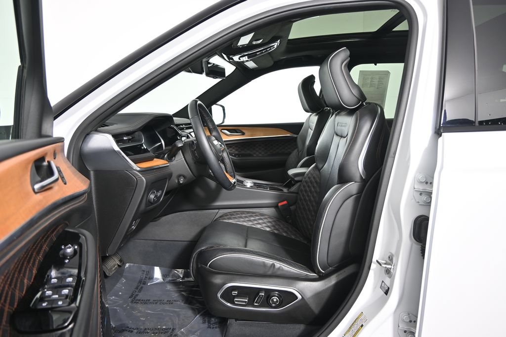 Used 2023 Jeep Grand Cherokee L Summit AWD/4WD image 22