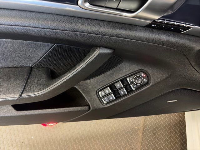 Used 2015 Porsche Panamera 4S image 16