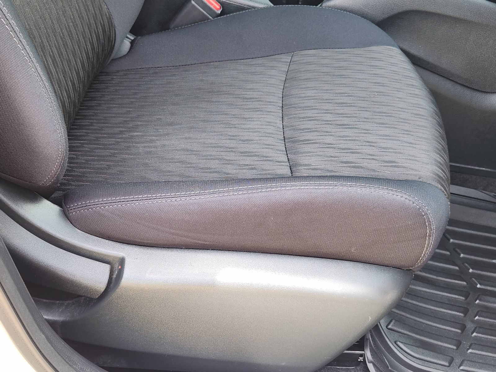 Used 2019 Nissan Rogue S FWD image 28