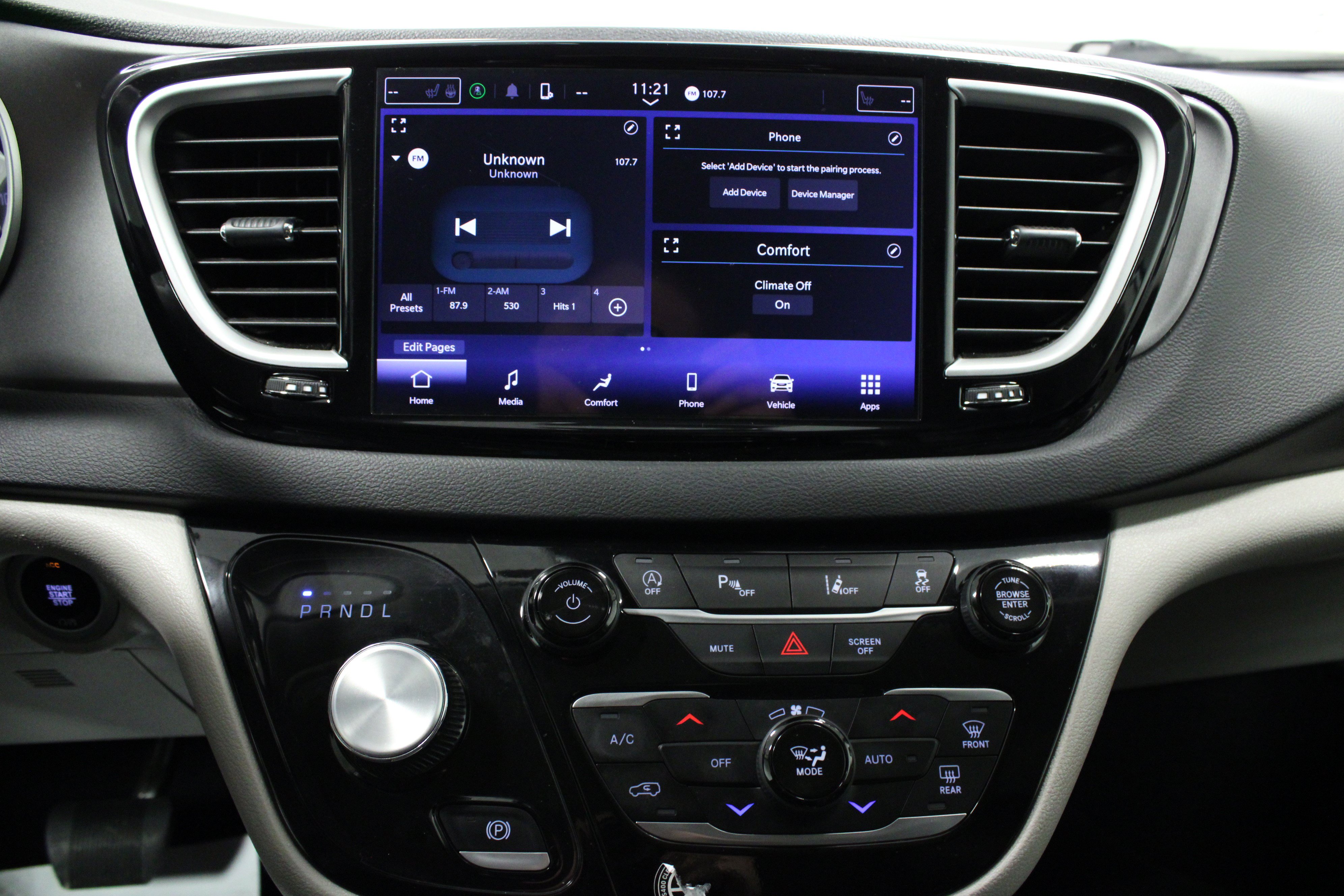 Used 2024 Chrysler Pacifica Touring-L FWD image 23