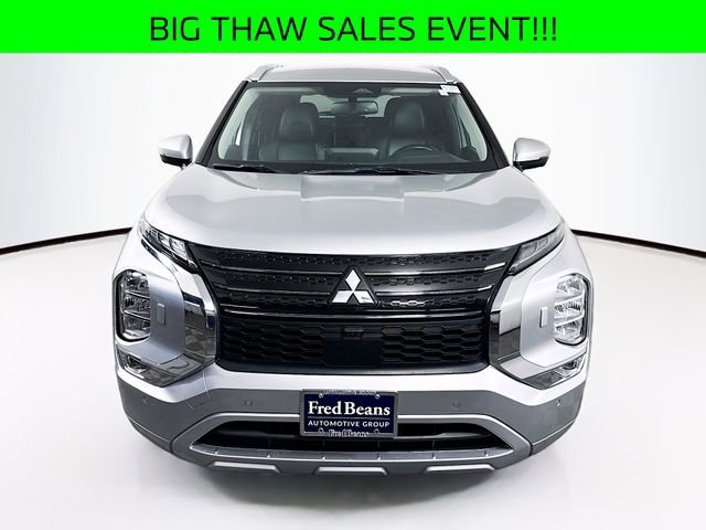 Used 2022 Mitsubishi Outlander SEL image 2