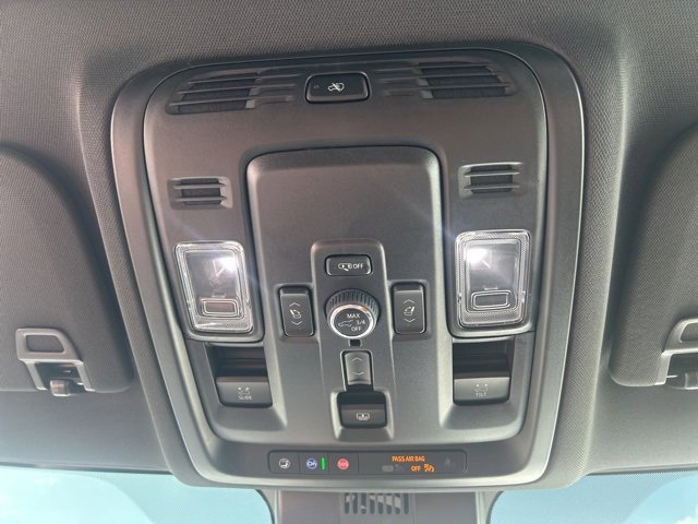 New 2025 Chevrolet Suburban Premier image 24