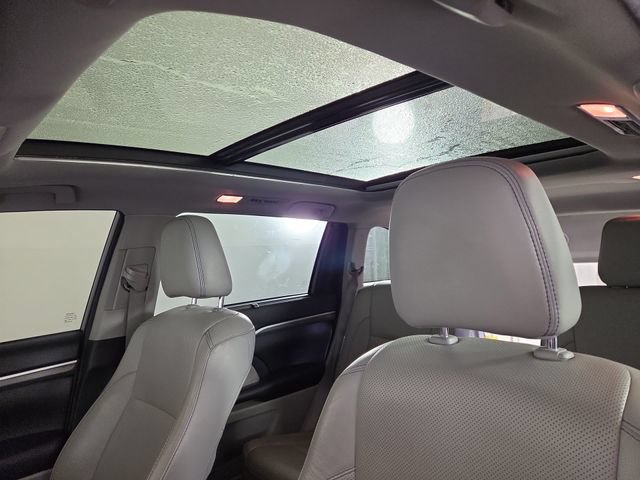 Used 2018 Toyota Highlander Limited Platinum AWD/4WD image 33