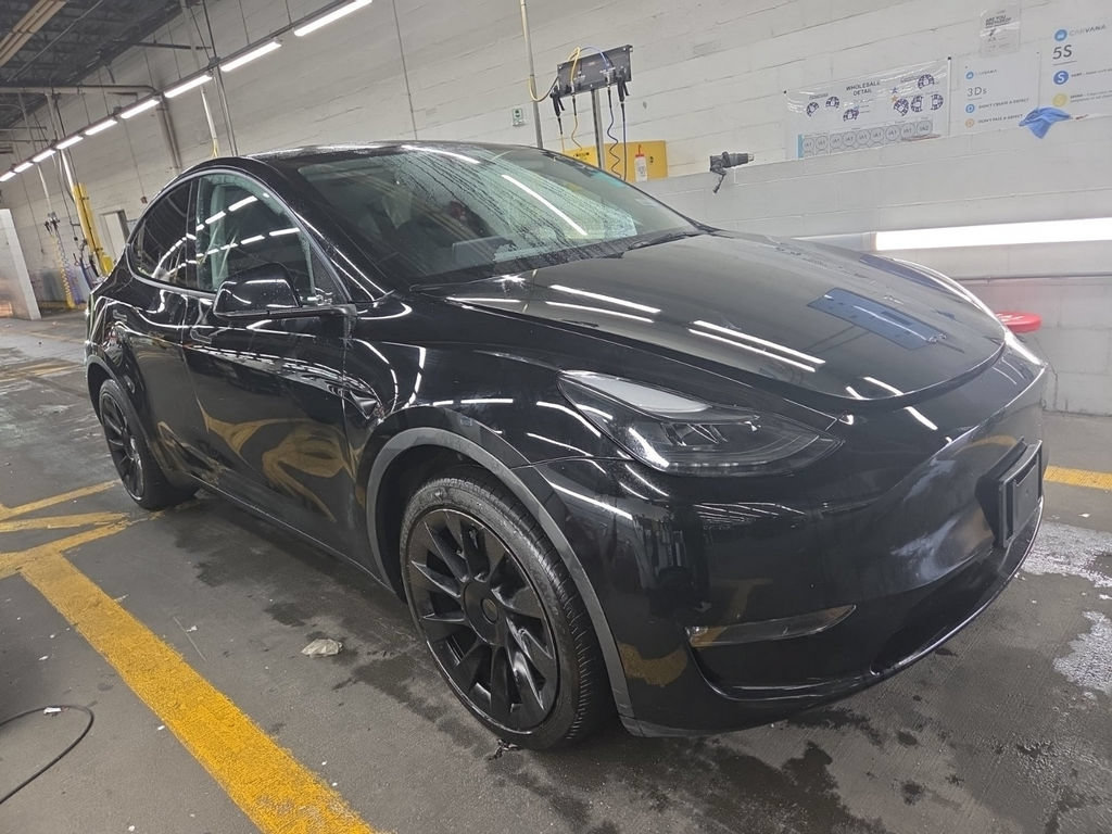 Used 2024 Tesla Model Y Long Range AWD/4WD image 3