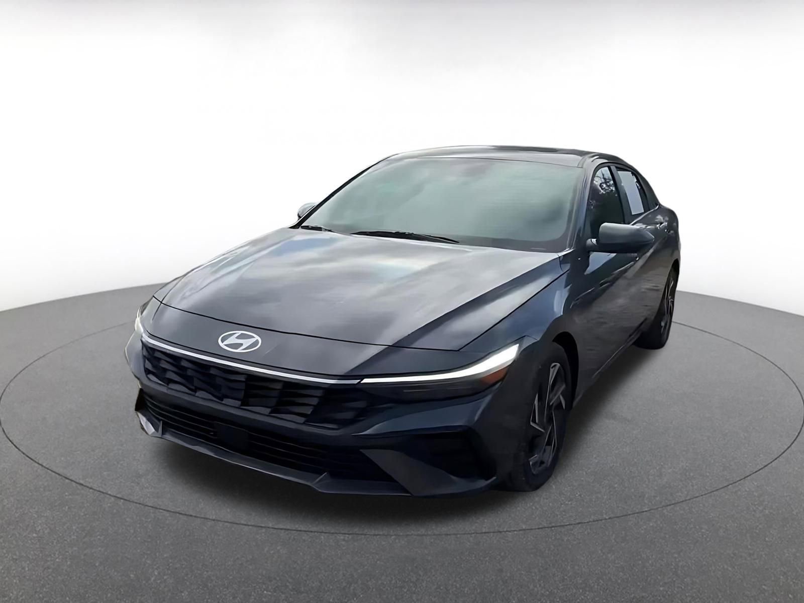 Used 2025 Hyundai Elantra Limited image 7