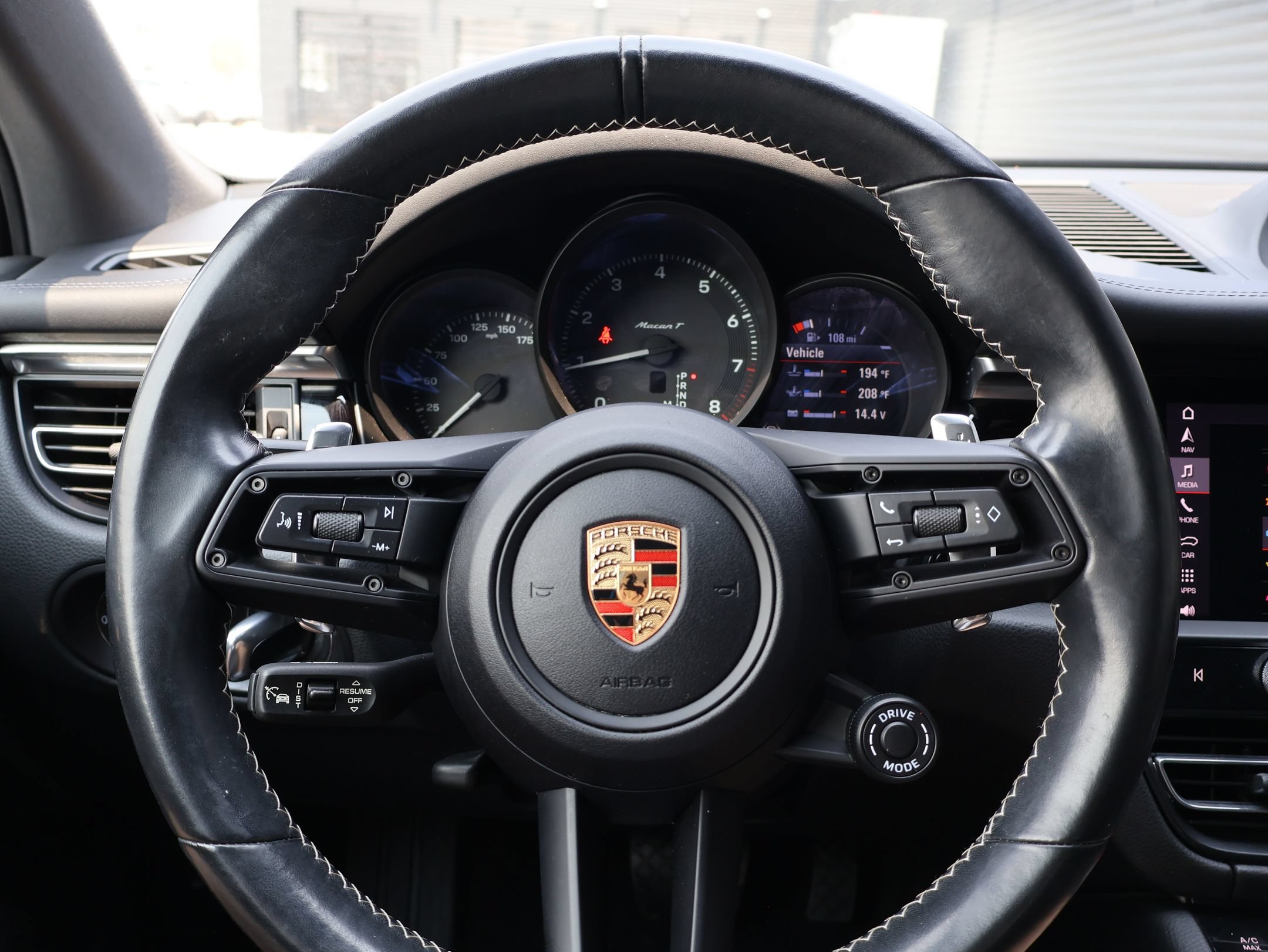 Certified 2023 Porsche Macan Turbo AWD/4WD image 17