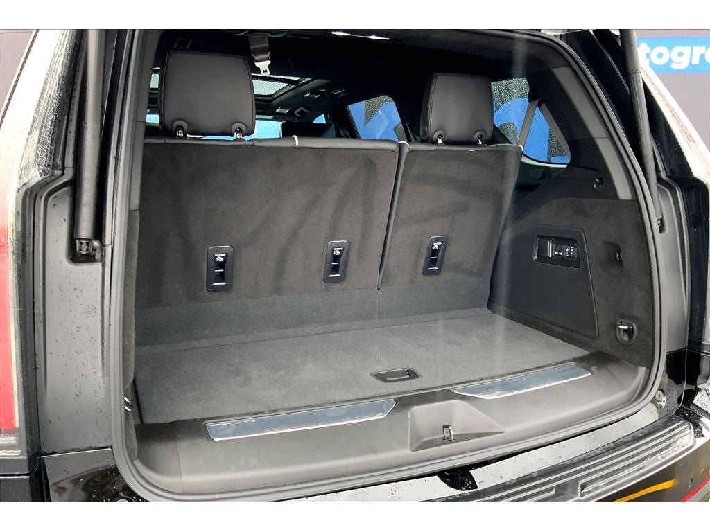 Used 2025 Cadillac Escalade Sport Platinum w/ LPO, ONYX Package AWD/4WD image 11