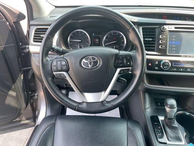 Used 2017 Toyota Highlander XLE w/ Protection Package #3 AWD/4WD image 23