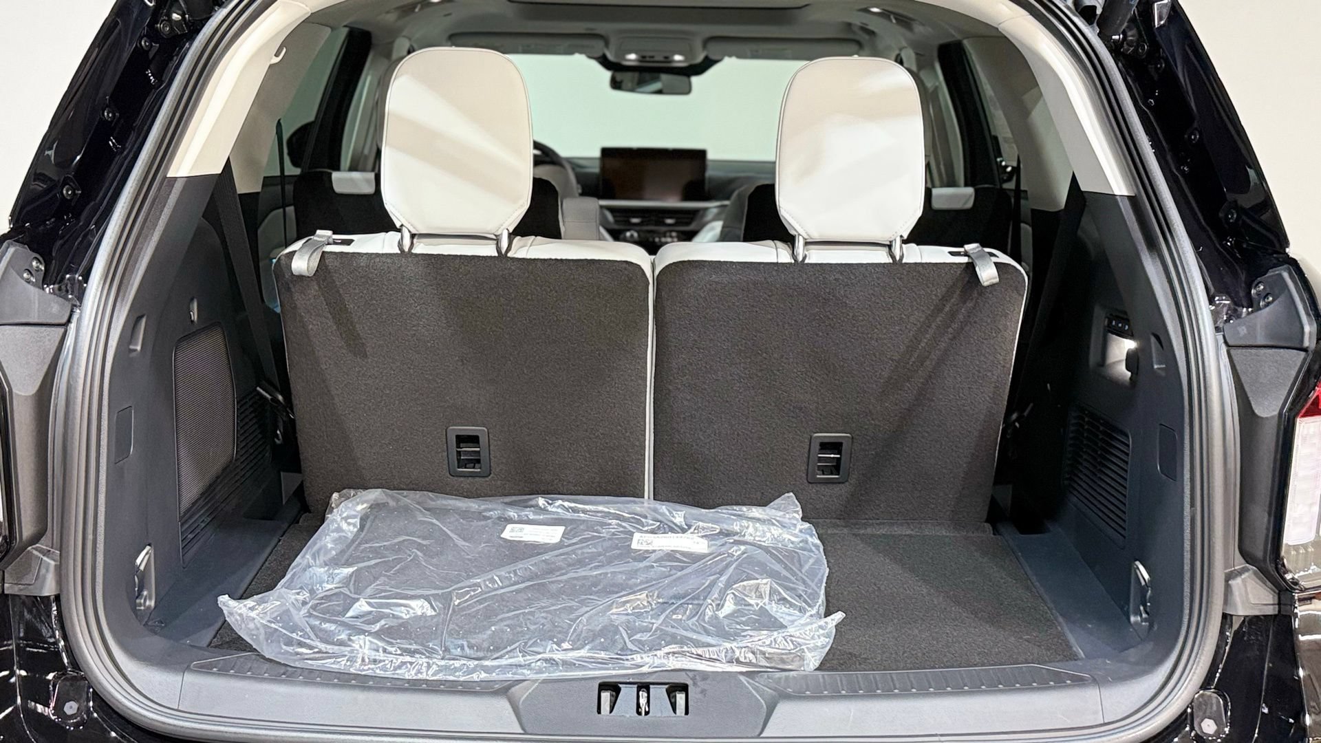 New 2026 Ford Explorer Platinum w/ LUX Leather Package AWD/4WD image 36