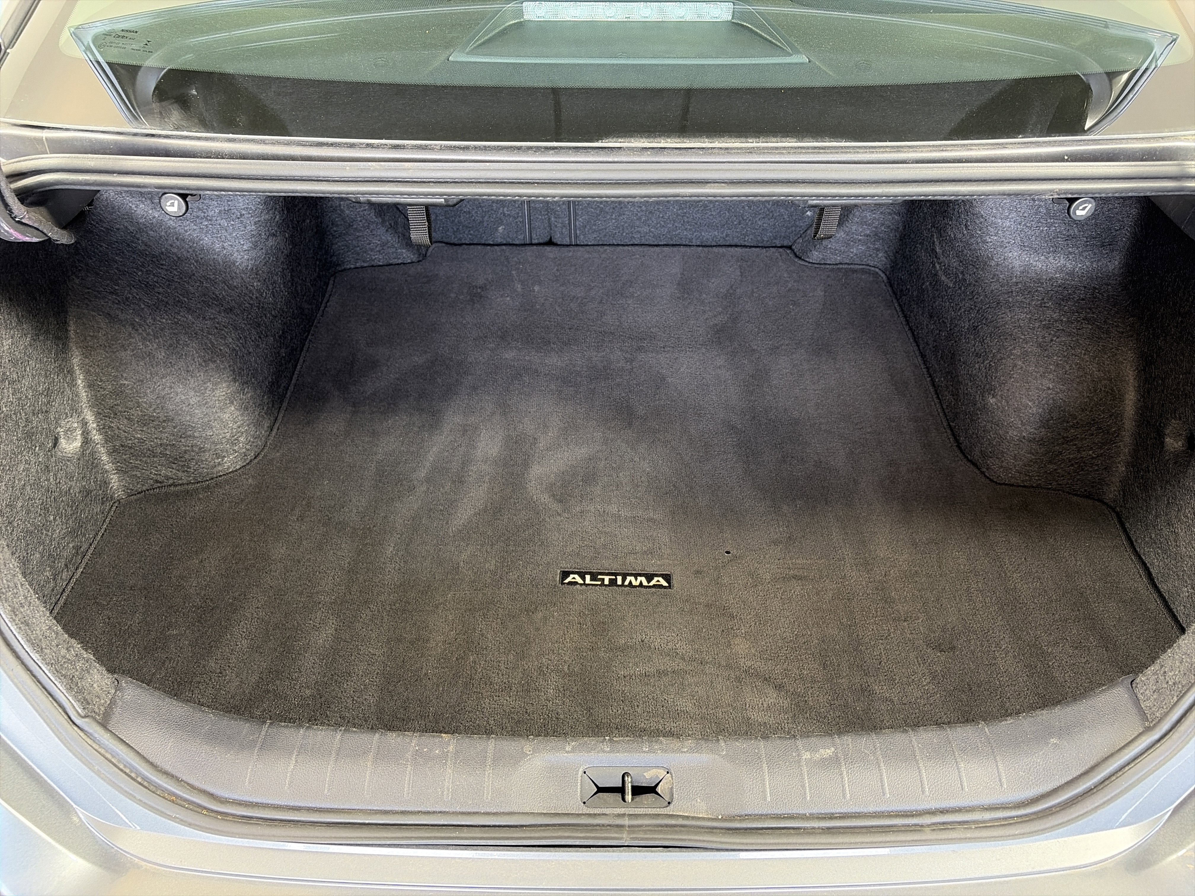Used 2025 Nissan Altima 2.5 SV FWD image 14