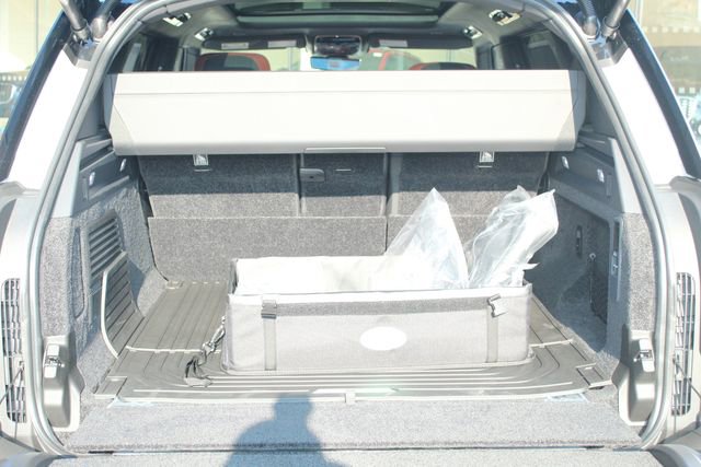 New 2026 Land Rover Range Rover SV image 12