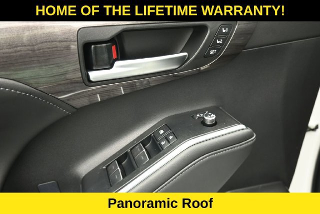 Used 2025 Toyota Highlander Platinum AWD/4WD image 13