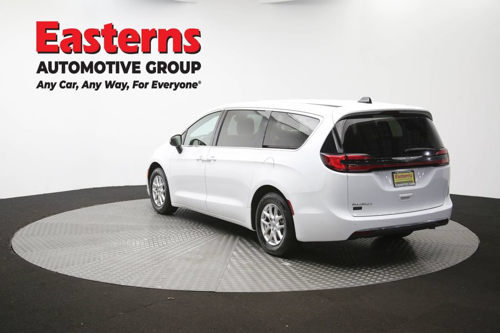 Used 2023 Chrysler Pacifica Touring-L FWD image 66