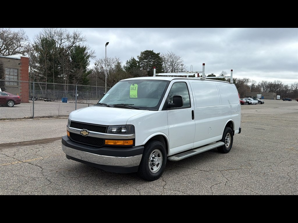 Used 2018 Chevrolet Express 2500 w/ Driver Convenience Package RWD image 2