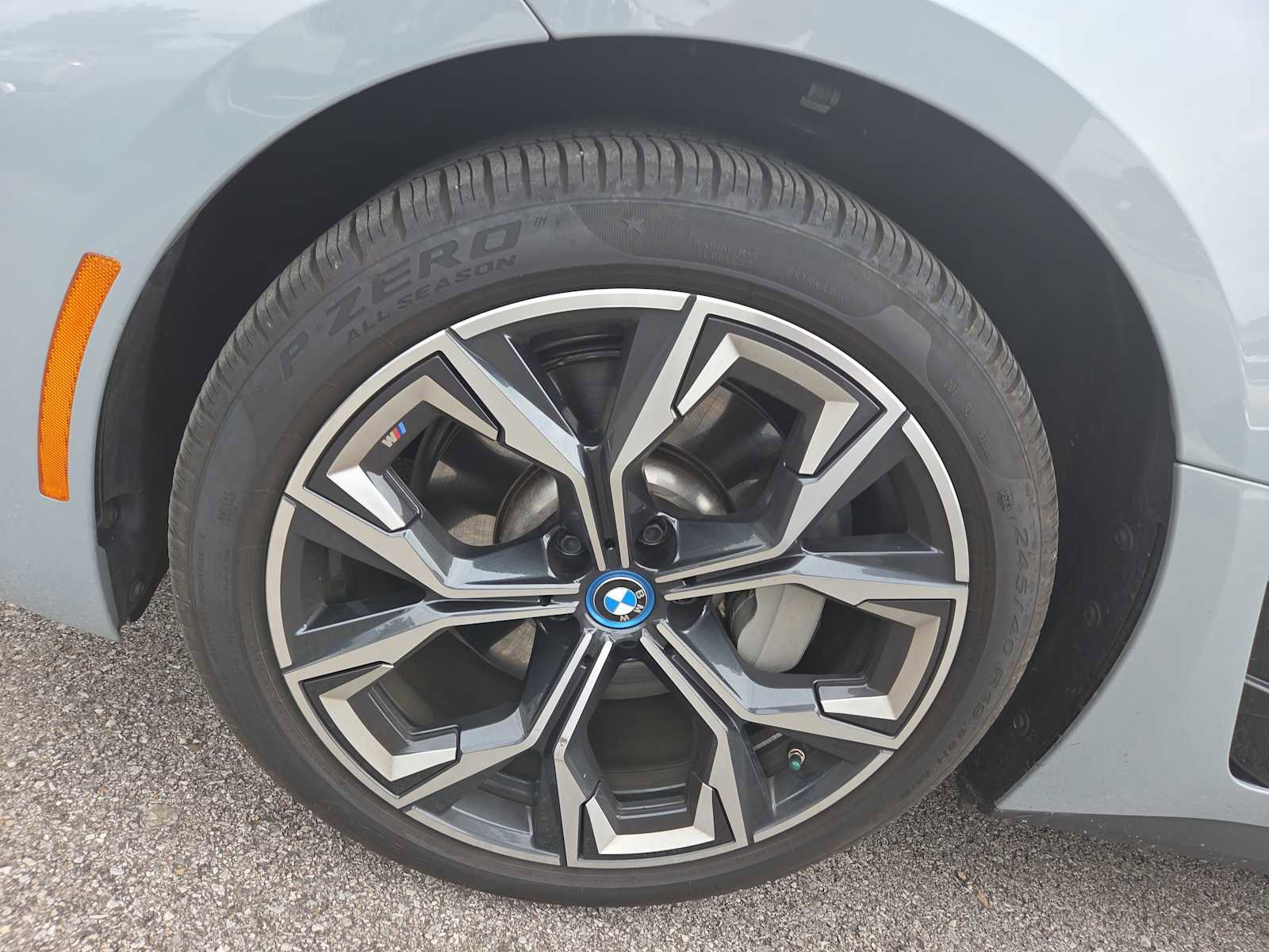 Used 2023 BMW i4 eDrive40 w/ M Sport Package image 9