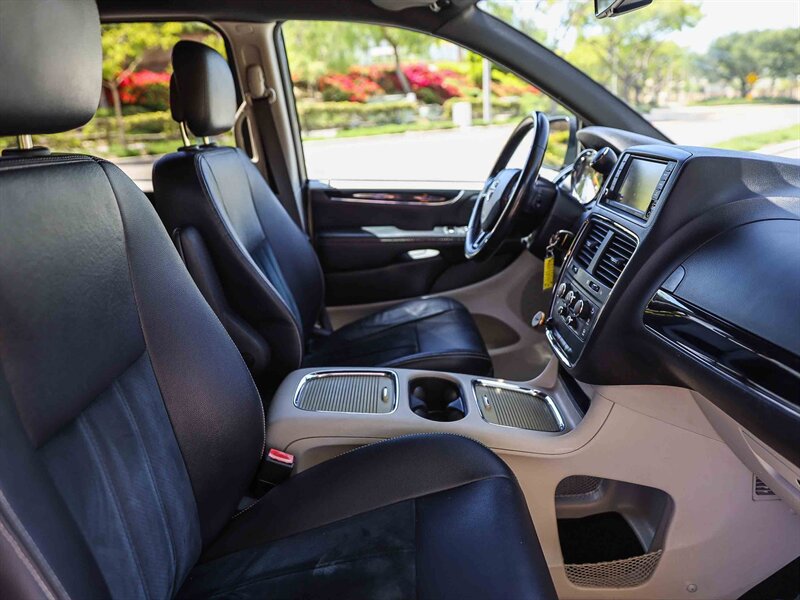 Used 2018 Dodge Grand Caravan SXT FWD image 25