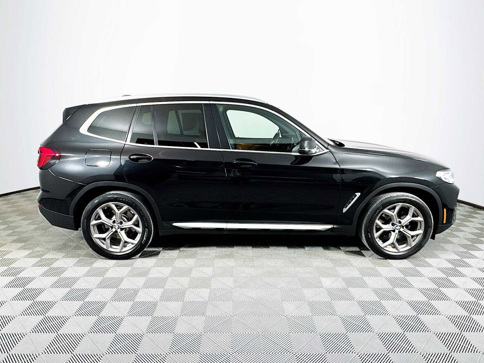 Used 2023 BMW X3 xDrive30i w/ Convenience Package image 4