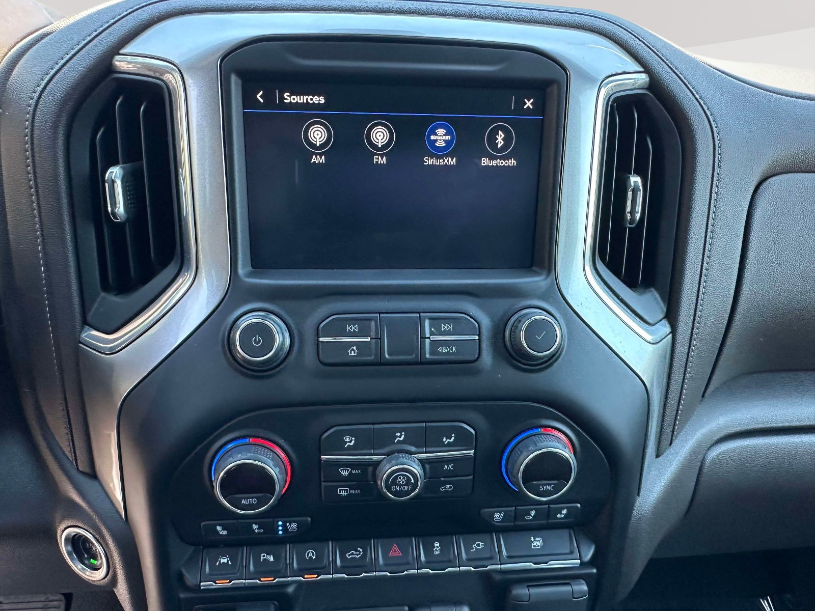 Used 2021 Chevrolet Silverado 1500 LTZ w/ LTZ Premium Package AWD/4WD image 10