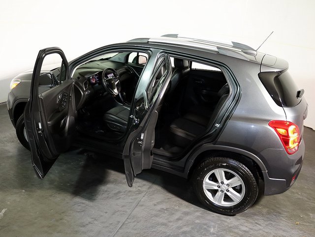 Used 2020 Chevrolet Trax LT w/ LT Convenience Package image 5