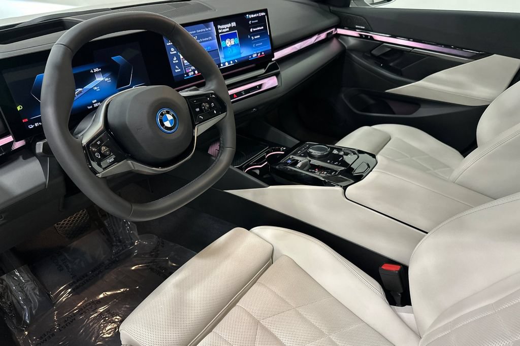 Used 2024 BMW i5 eDrive40i w/ Premium Package RWD image 10