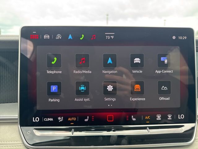 New 2025 Volkswagen Tiguan SE image 39