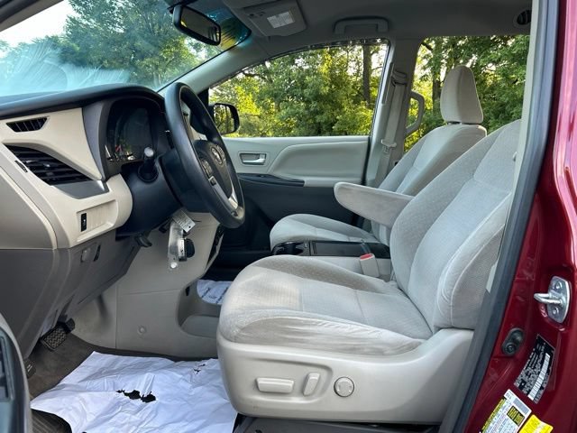 Used 2015 Toyota Sienna LE FWD image 19