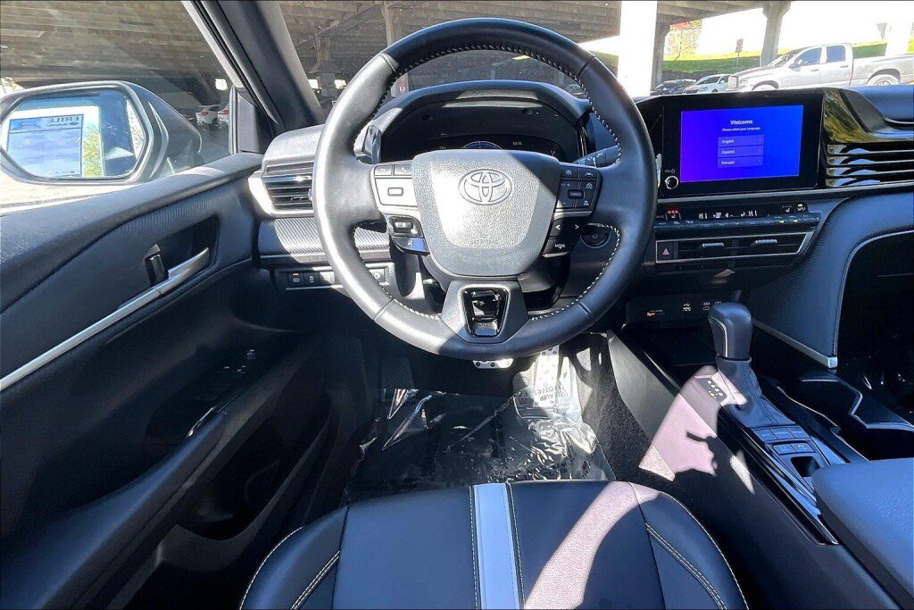 Used 2025 Toyota Camry SE w/ Convenience Package AWD/4WD image 7